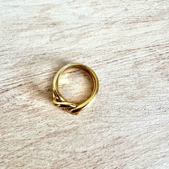 Elegant 18k Gold Ring (Waterproof) - Picture 3 of 4